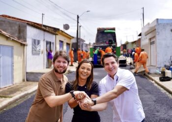 Gustinho Ribeiro garante recursos e pavimentação avança em diferentes áreas de Umbaúba