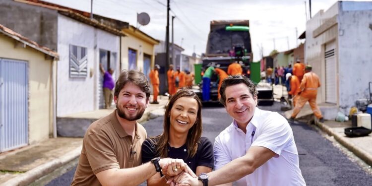 Gustinho Ribeiro garante recursos e pavimentação avança em diferentes áreas de Umbaúba