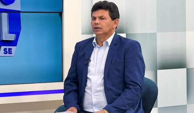 TRE-SE multa instituto positiva em R$ 53,2 mil por irregularidade em pesquisa que aponta liderança de Valmir